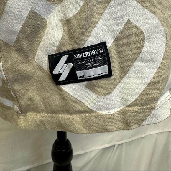 Superdry Graphic Tee - Size M - Picture 8 of 16